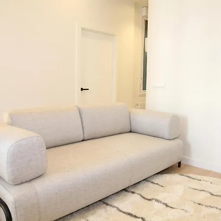 Piso Boutique Frente Al Casco Viejo De *